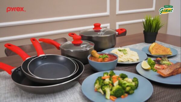 Pyrex cookware